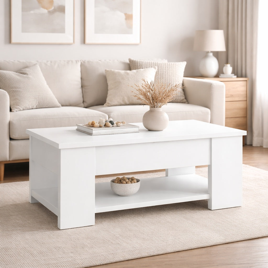 Table basse de salon blanche relevable dans un intérieur moderne, meuble fonctionnel avec plateau et rangement intégré
