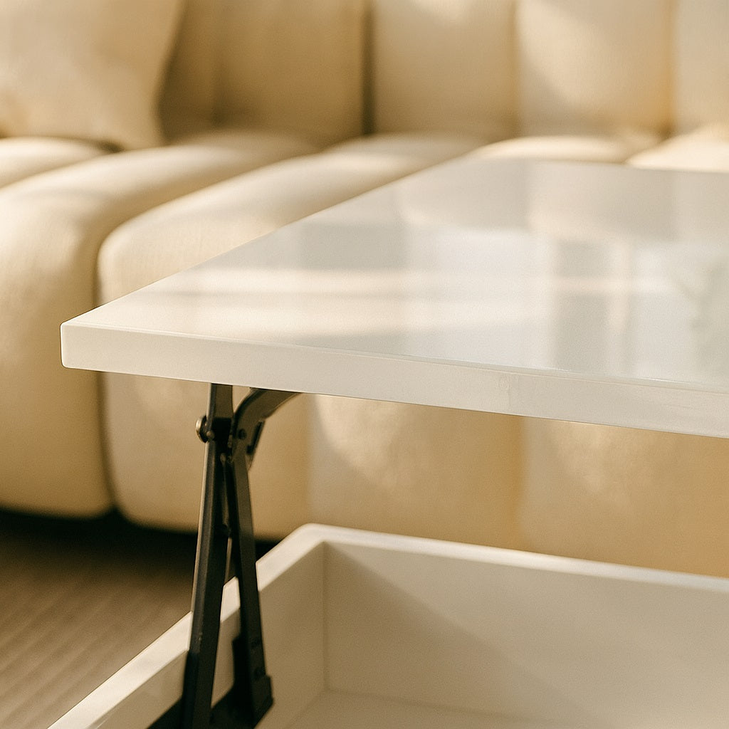 Zoom sur la finition brillante de la table basse relevable blanche Evolia avec plateau relevable design.