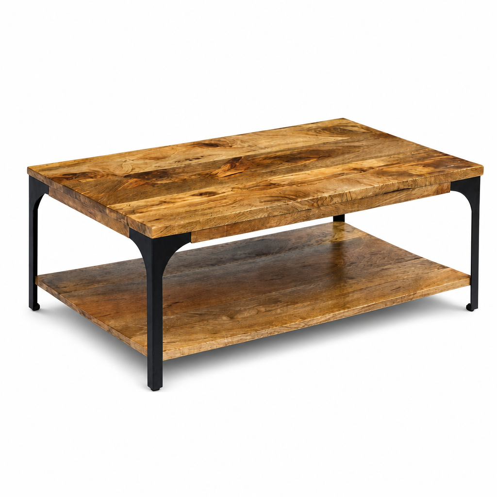 Table basse Hudson en bois massif et metal noir, vue en angle mettant en valeur le veinage du bois