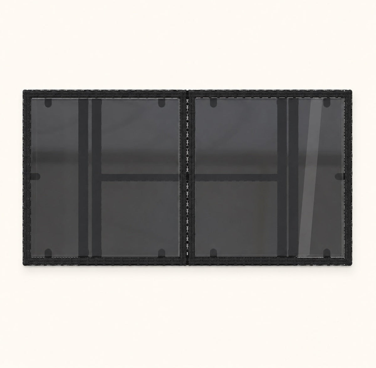 Table basse d'extérieur noire avec double plateau verre fumé vue du dessus sur fond clair