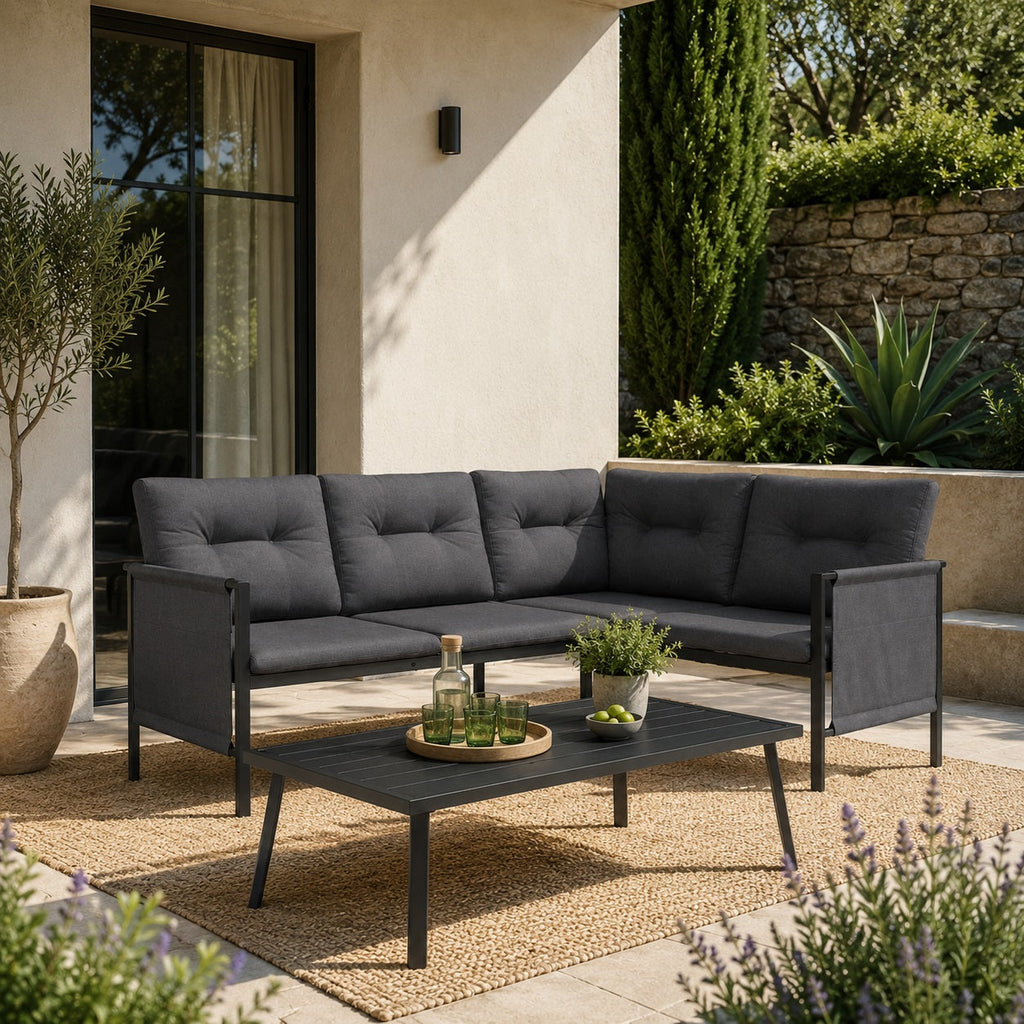 Table basse extérieur Veyron avec salon de jardin moderne sur terrasse élégante et lumineuse