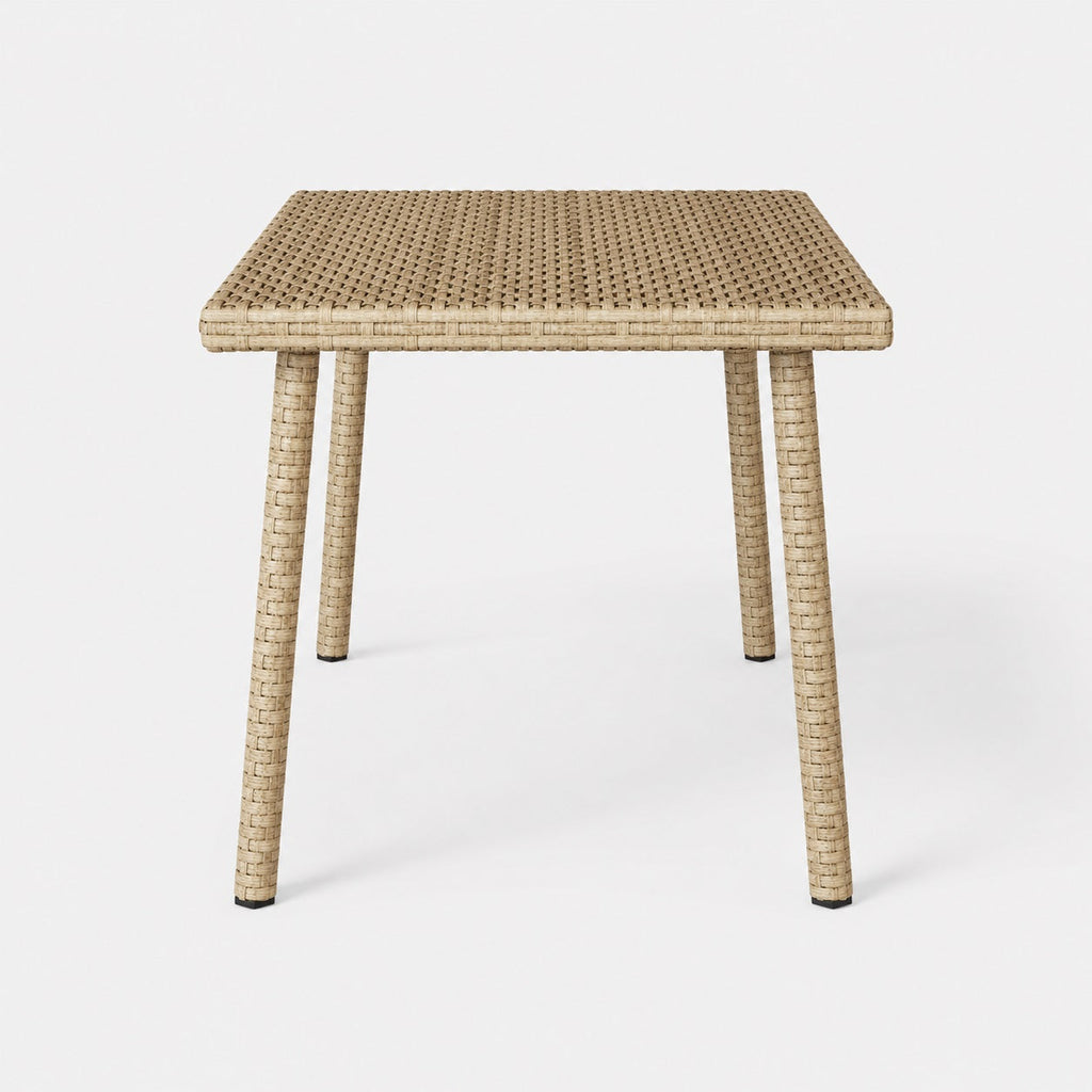 Vue de face d’une table basse de jardin beige rectangulaire en résine tressée pour extérieur
