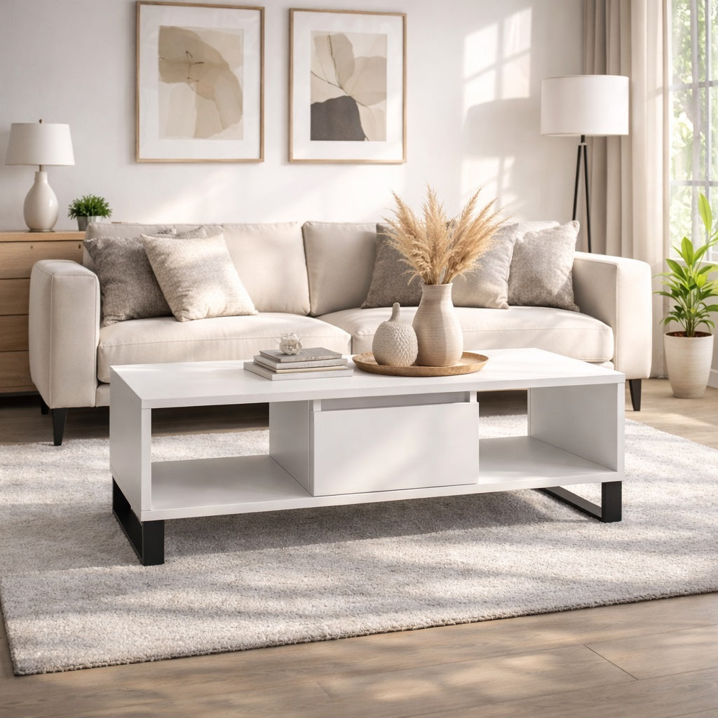 Table basse salon blanche design, installée dans un intérieur moderne et lumineux