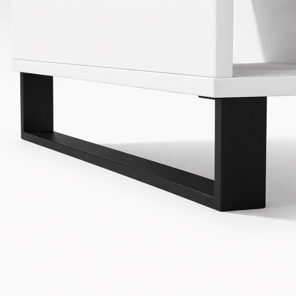 Pied métal noir d’une table basse salon blanche, finition robuste et moderne