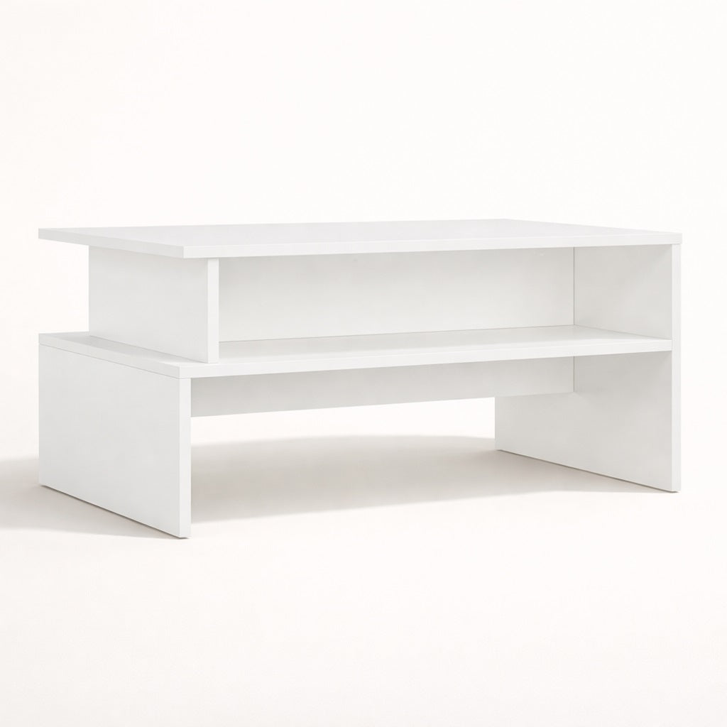 Table basse blanche vue en perspective avec structure graphique et rangement intégré, table basse de salon