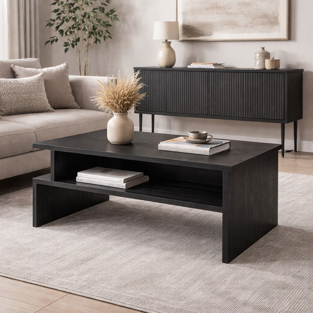 Table basse avec rangement en bois noir dans un salon contemporain, table basse de salon élégante